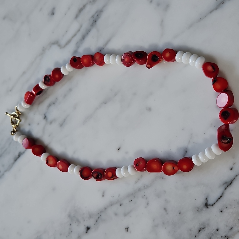 Red Coral & White Agate Bead Necklace - Picture 4 of 4